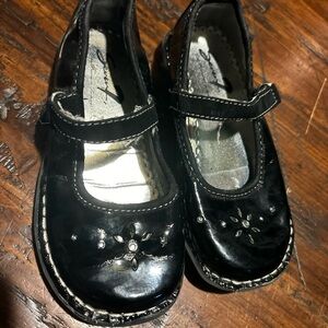 SEVEN7 GUC girls black dress shoes winter holiday Christmas Velcro size 9